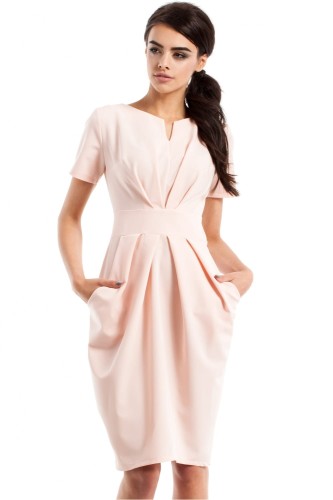 Elegancka sukienka różowa w stylu lat 60