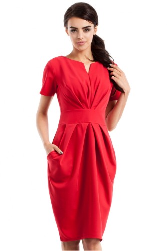 Elegancka czerwona sukienka w stylu lat 60