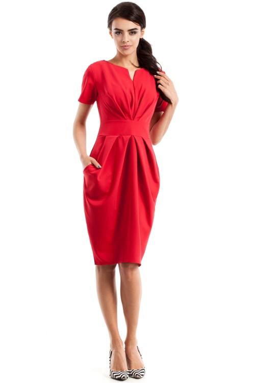 Elegancka czerwona sukienka w stylu lat 60