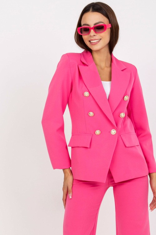 Różowa marynarka w stylu power dressing lat 80
