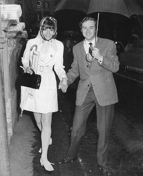 Audrey Hepburn w płaszczu trencz