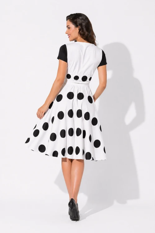Sukienka Retro Lata 50. Pin-Up Rockabilly – Audrey Style  Biała w Czarne Grochy (3).png